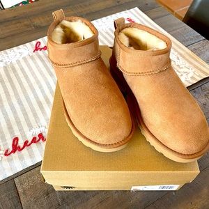 Women Ugg Ultra Mini Size 6 Chestnut color